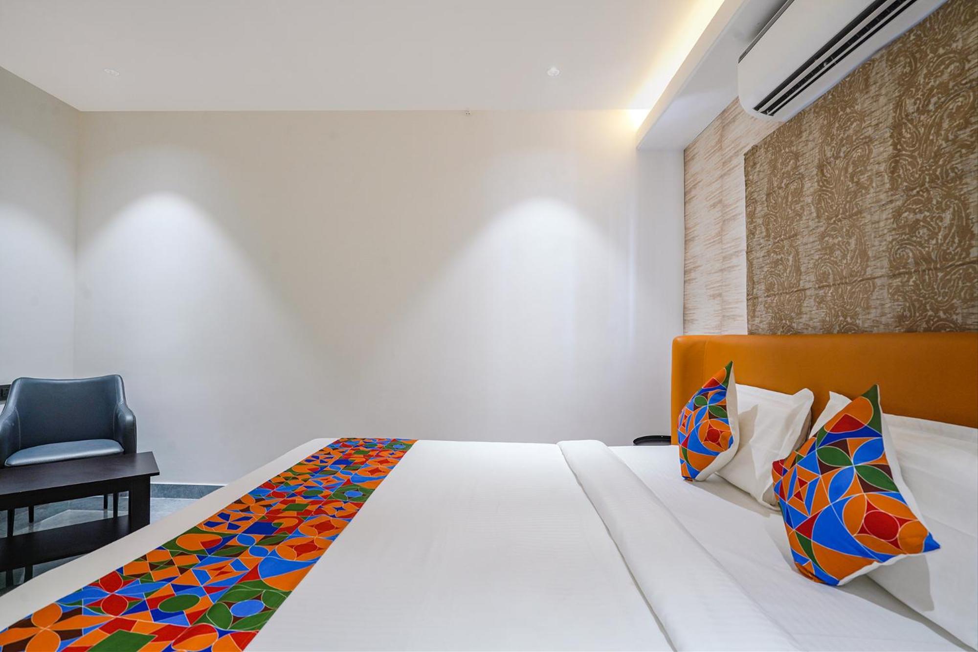 Fabhotel Prime Cloud 5 Studios Haiderabad Buitenkant foto